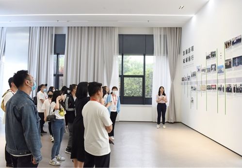 古老文化與現(xiàn)代產(chǎn)業(yè)擦出時(shí)代火花 融媒體采訪團(tuán)感受 經(jīng)開厚度 和 經(jīng)開速度